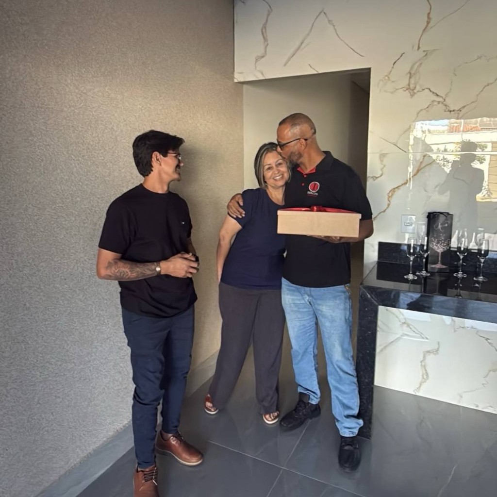 Entrega das chaves e presente na residência